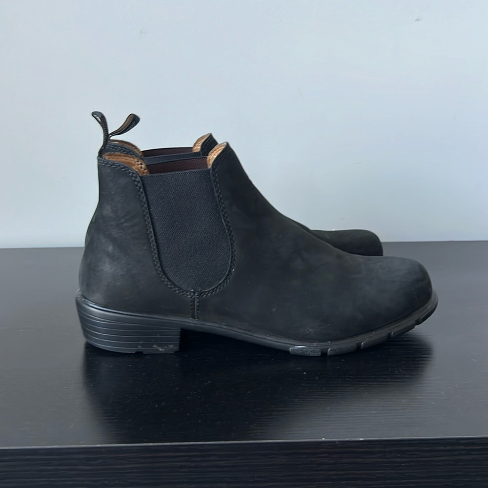 EUC Blundstone Chelsea sz 10/41